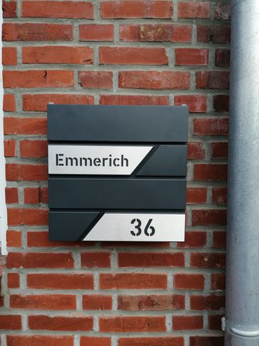 Customer photo review of AlbersDesign Briefkasten B1 anthrazit (RAL7016) personalisiert mit Edelstahl-Schildern
