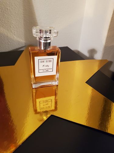 Customer photo review of Frisky (W)