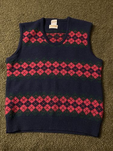 Customer photo review of Vintage Mags Knitted Sweater Vest Women Size Large