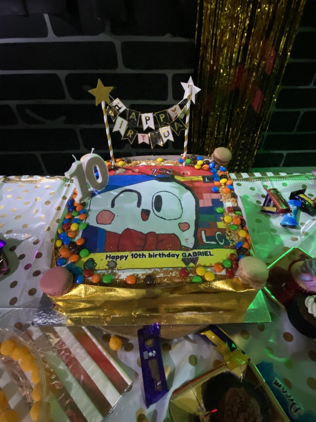 Customer photo review of 25cm x 25cm Square Custom Edible Icing Image