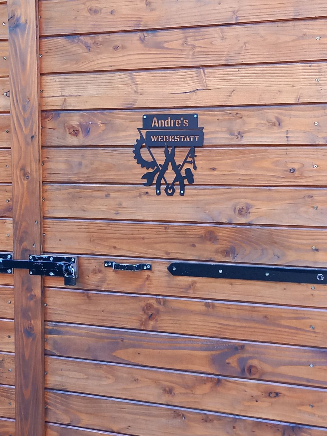 Customer photo review of Werkstattschild - Dreieck aus edlem Stahl (personalisierbar)
