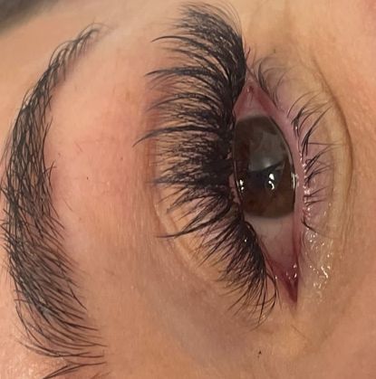 Customer photo review of EYELASH EXTENSION GLUE: THOUSANDLASHES’ ULTRA CRYSTAL BOND
