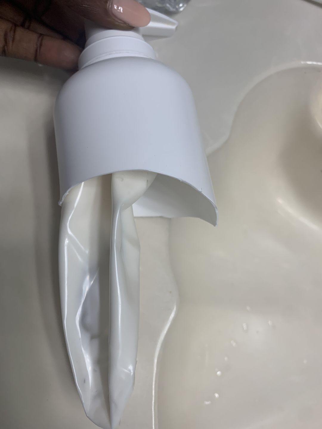 Customer photo review of Omic LightenUp PLUS Lightening Body Lotion - 400ml