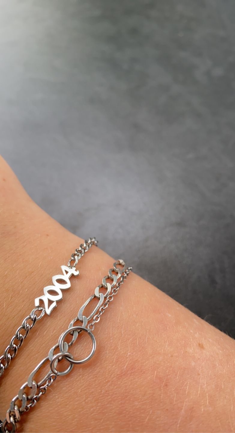 Customer photo review of Jahreszahl Armband | 18K vergoldet