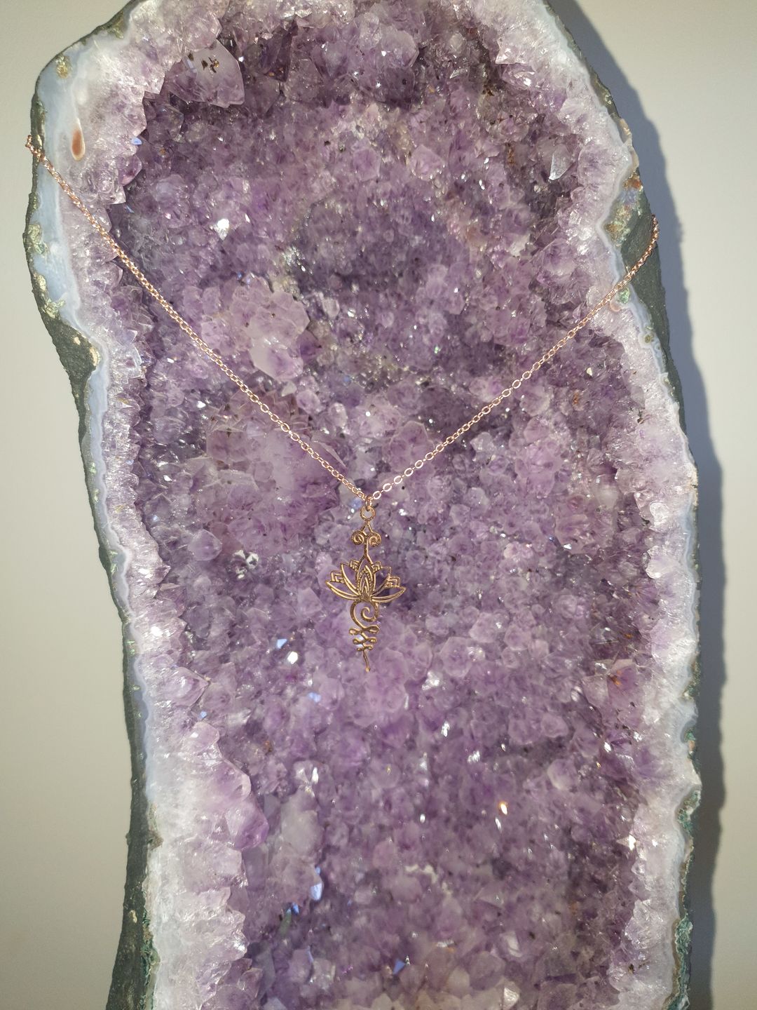 Customer photo review of Pendentif "Lotus Unalome"
