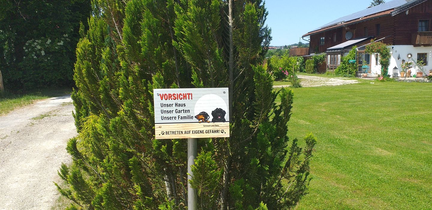 Customer photo review of Vorsicht - Individuelles Gartenschild