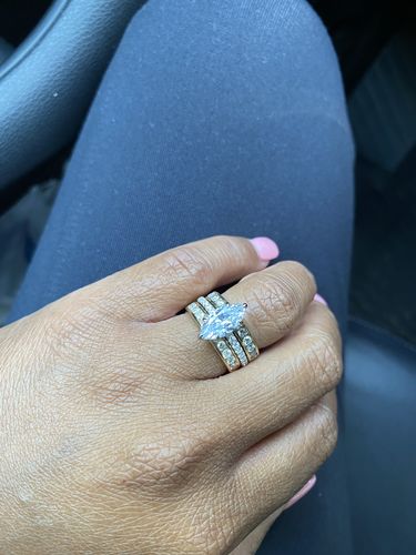 Customer photo review of Louily 1.5 Carat Marquise Cut Women's Engagement Ring In Sterling Silver