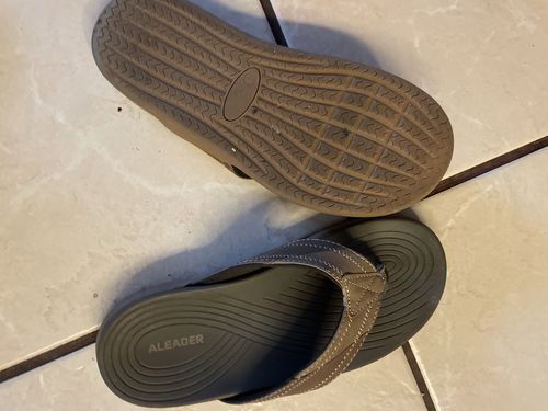 Customer photo review of Aleader Men‘s Arch Support Flip Flops