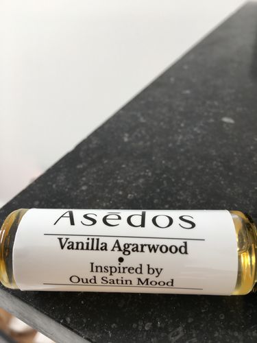 Customer photo review of VANILLA AGARWOOD PERFUME OIL