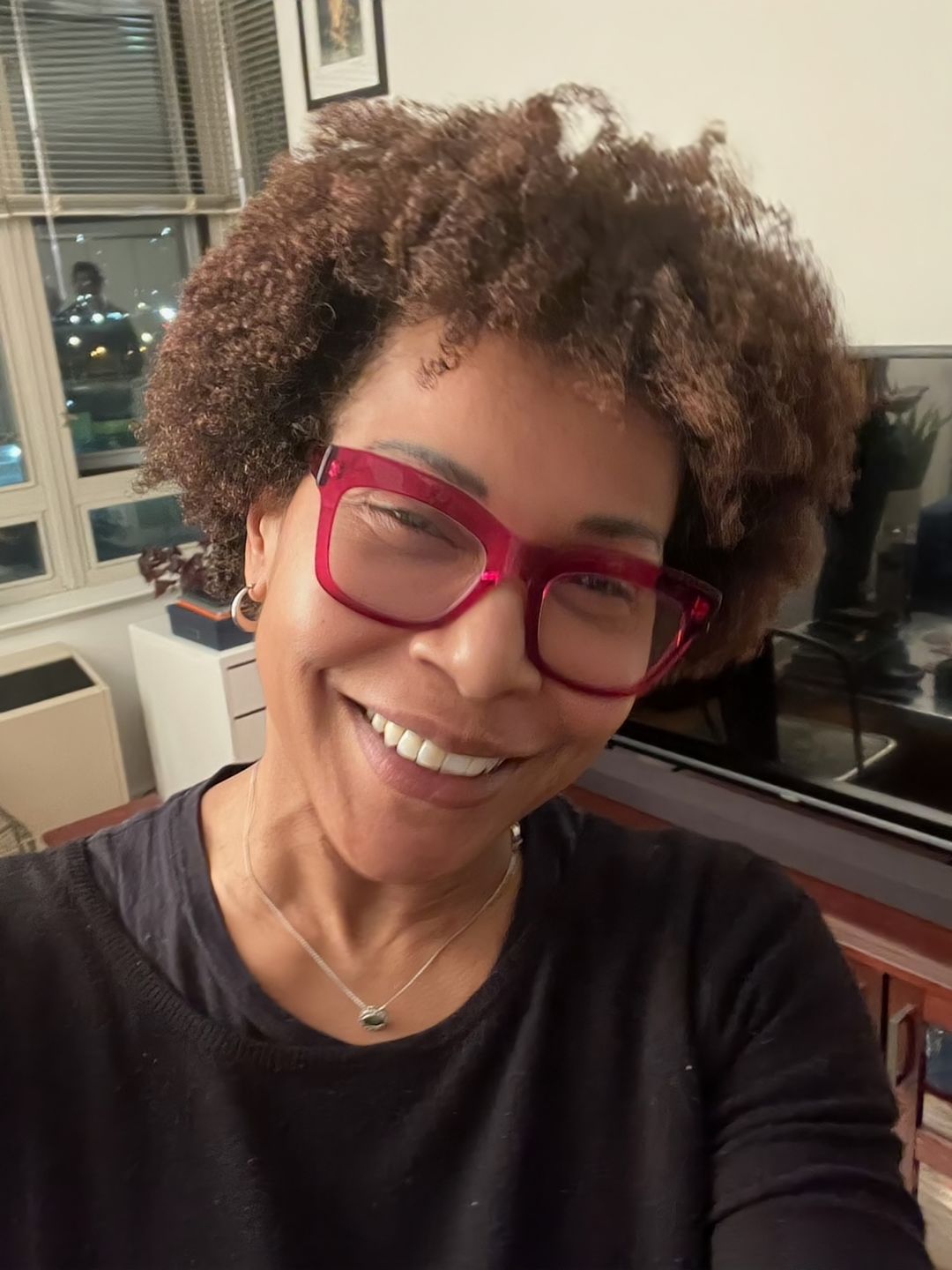 Customer photo review of Hair Growth Serum for Curly Hair with Organic Jojoba Oil for Moisturizing and Lavender Fragrance