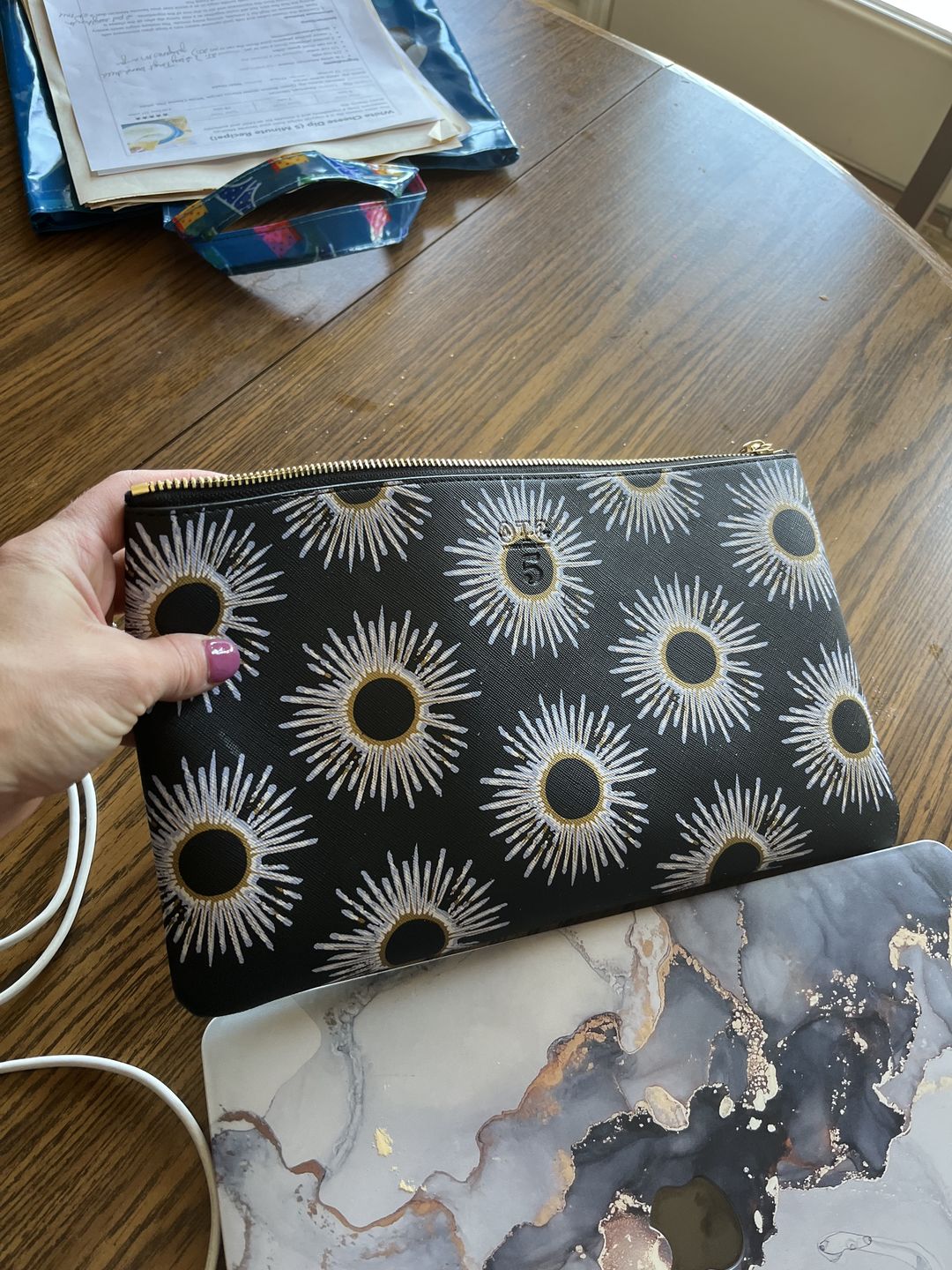 Customer photo review of {O}verly {O}rganized Bag Club