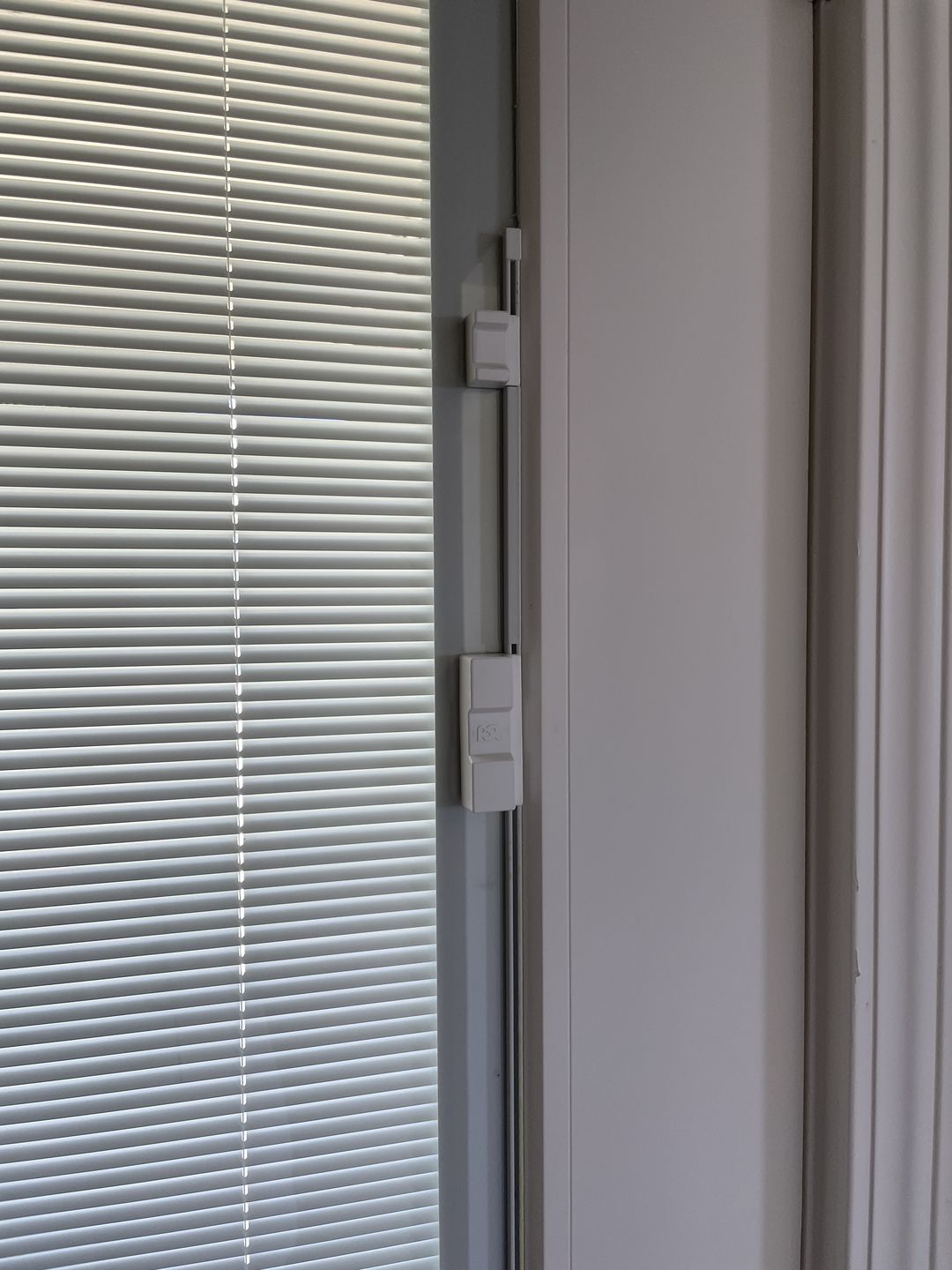 Customer photo review of RSL Sliding Magnetic Blind Controller