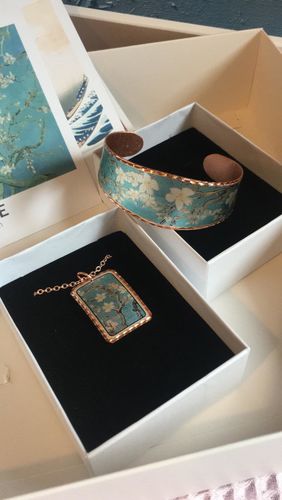 Customer photo review of Van Gogh Almond Blossom Çiçek Açan Badem Ağacı Tablo Rectangle Tasarım Kolye