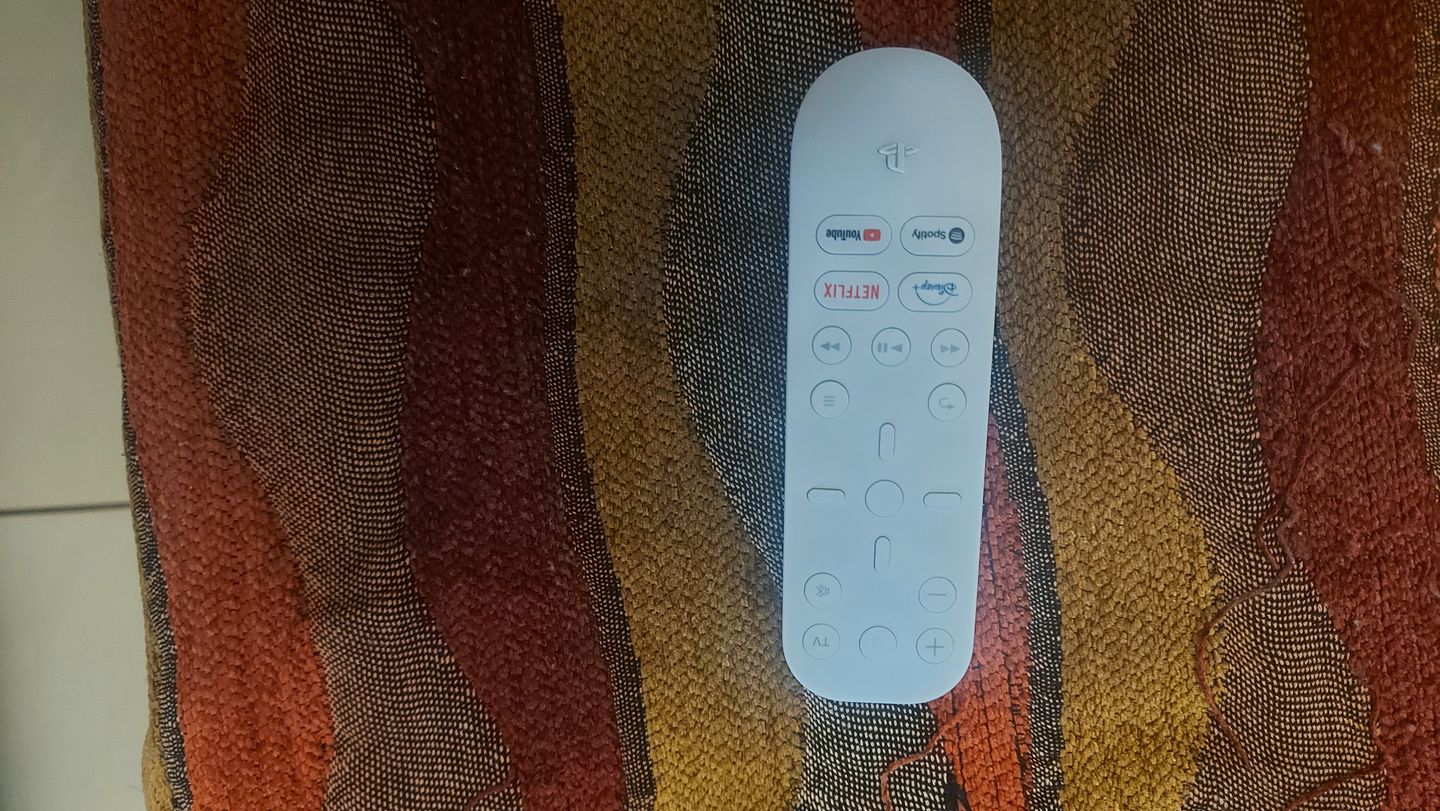 Customer photo review of PS5 Media Remote - Glacier White