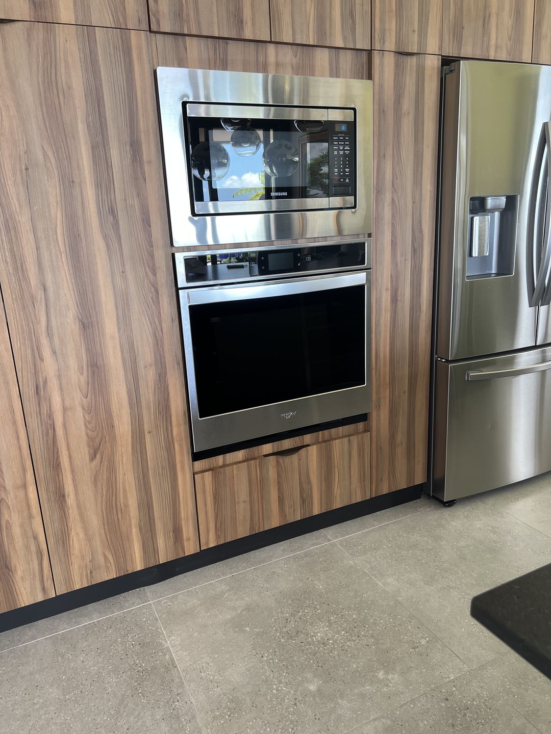 Customer photo review of WHIRLPOOL WOS72EC0HS Smart Single Wall Oven with True Convection Cooking