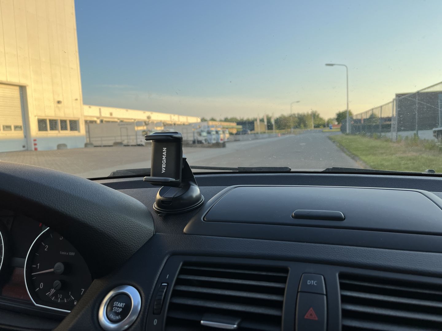 Customer photo review of Wegman Telefoonhouder Met Zuignap - Dashboard en autoruit