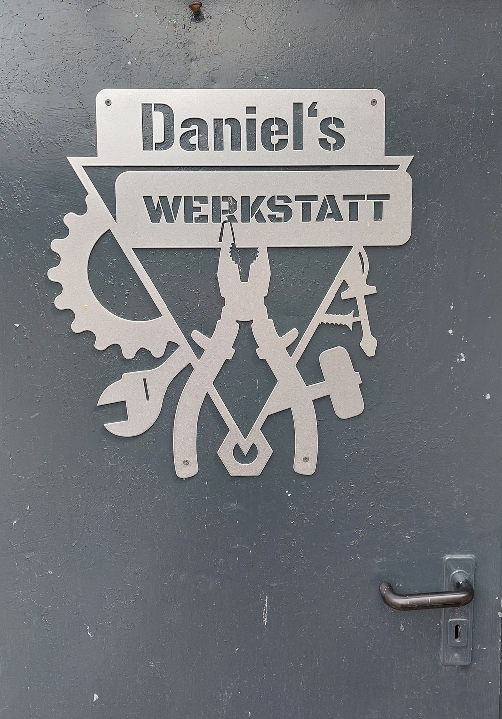 Customer photo review of "Werkstattschild - Dreieck" aus edlem Stahl (personalisierbar)