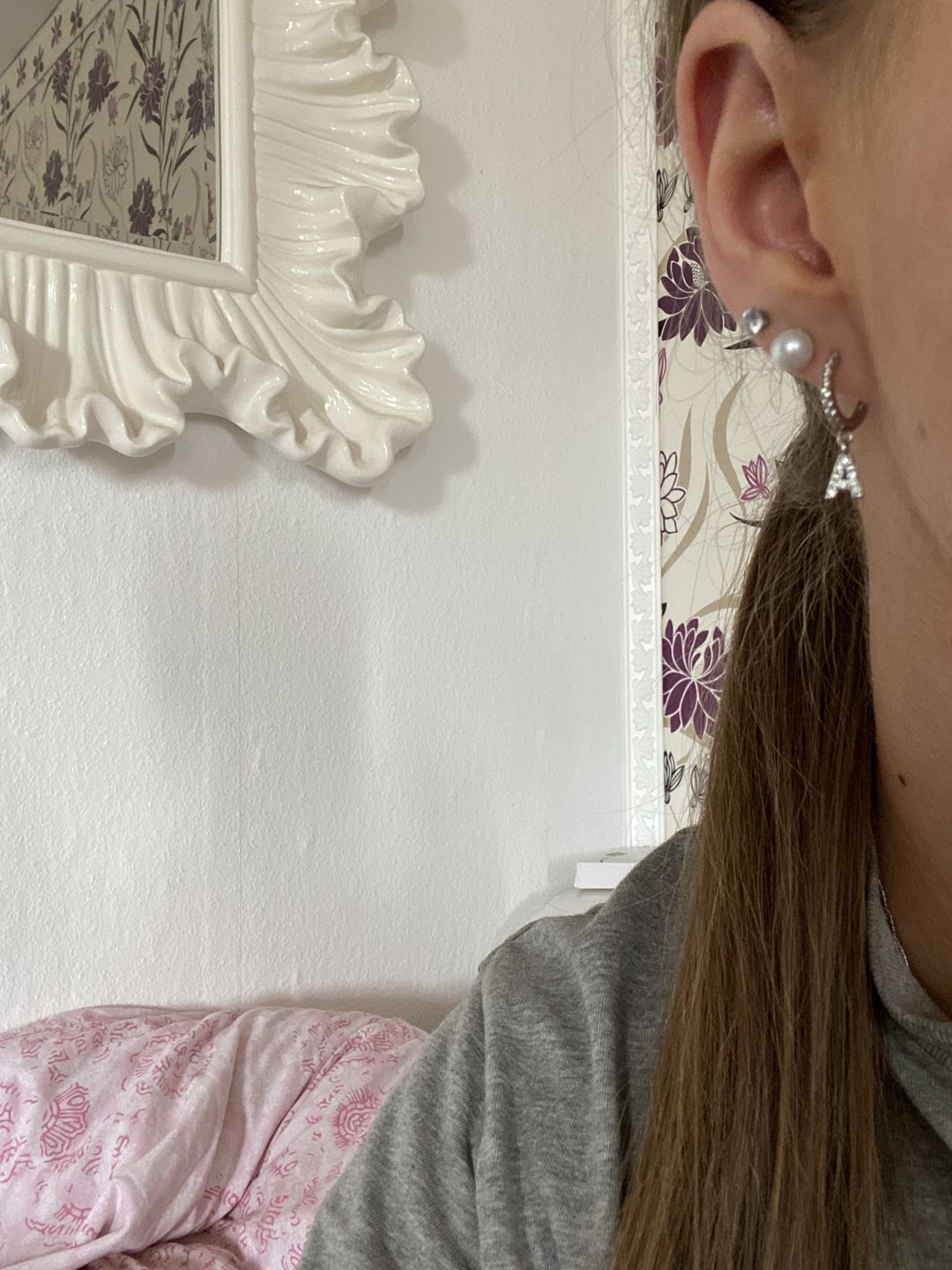 Customer photo review of Letter Ohrringe | 18K vergoldet