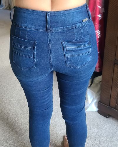 Customer photo review of Maya Butt Lift Skinny Jeans 13180