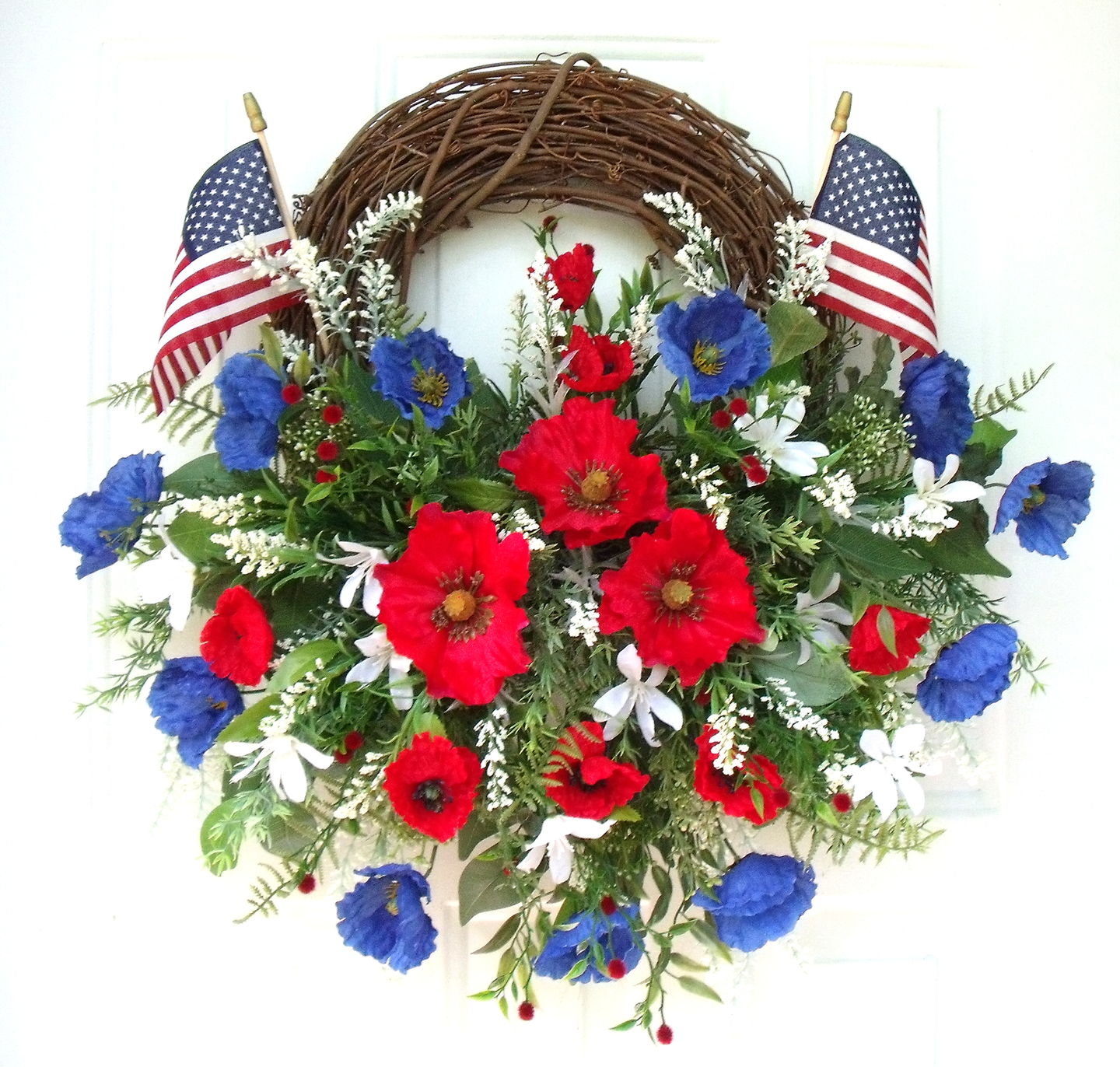 Customer photo review of 14" Round Grapevine Wreath - DECOE-034