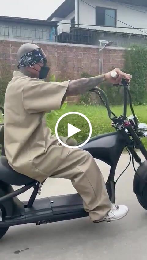 Customer video review of M1 2000w Electric Fat Tire Scooter Chopper Citycoco