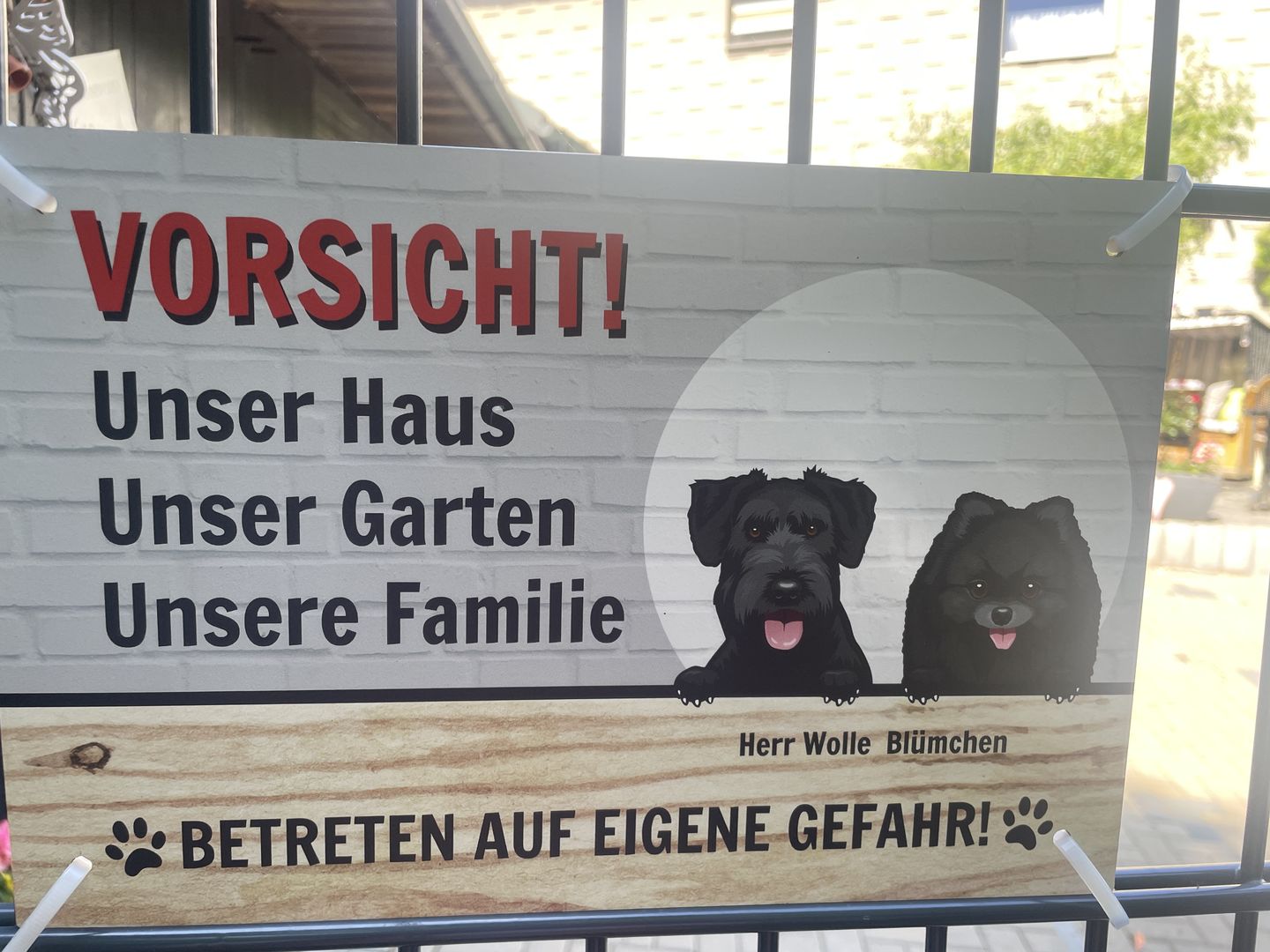 Customer photo review of Vorsicht - Individuelles Gartenschild