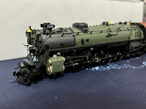 Customer photo review of PREORDER BLI 6714 Great Northern S-2 4-8-4, #2585, Open Cab, Glacier Green, "Great Northern" Logo, Paragon4 Sound/DC/DCC, Smoke, HO Scale