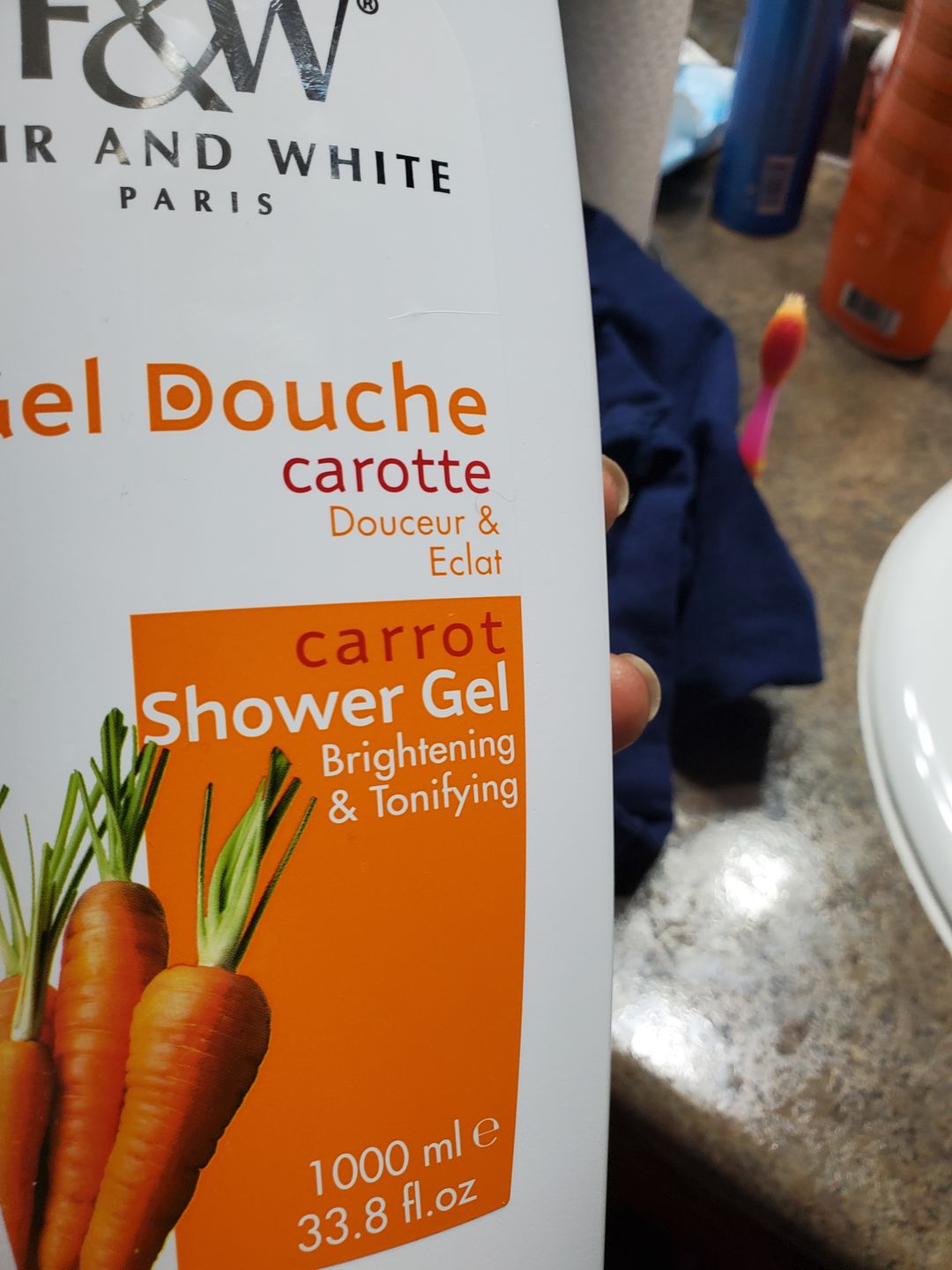 Customer photo review of Fair and White Carrot Shower Gel With Pomegranate And Melon Extracts (Jumbo-1000ml / 33.81 fl Oz)