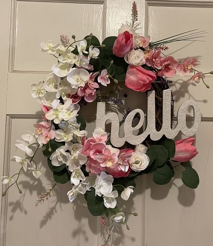 Customer photo review of 14" Round Grapevine Wreath - DECOE-034
