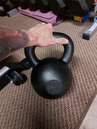 Customer photo review of 26kg / 57lbs E-coated Cast Iron Kettlebell