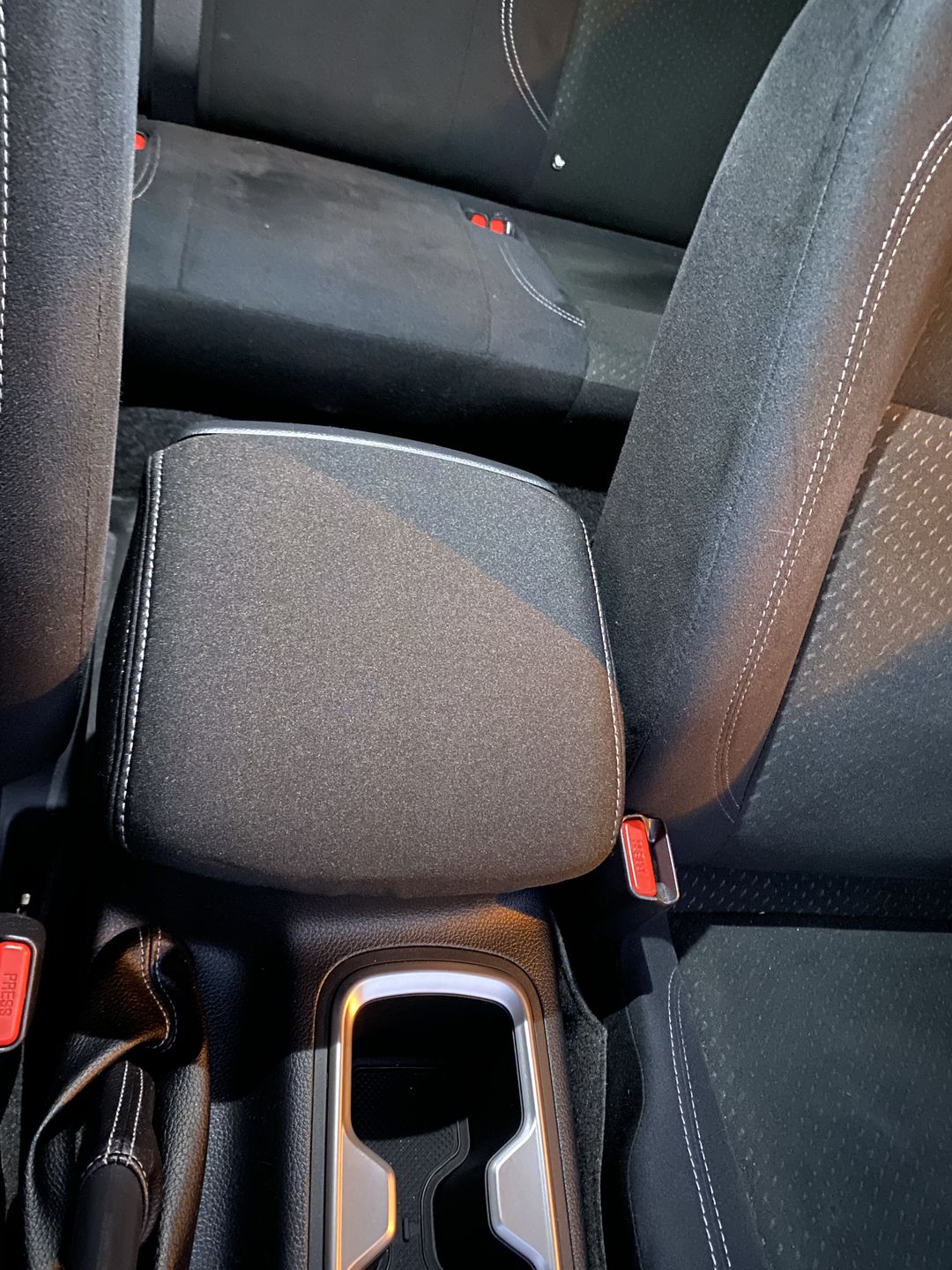 Customer photo review of Nissan Navara NP300 Neoprene Armrest Console Lid (In Stock)