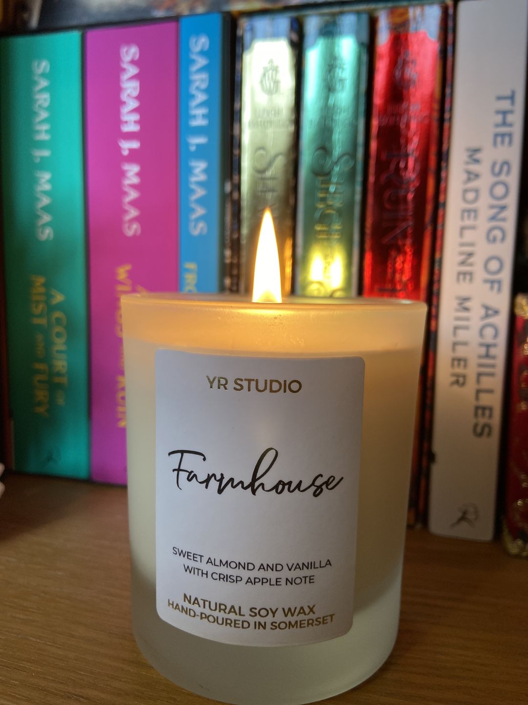 Customer photo review of "Farmhouse" Sweet Almond & Apple Candle