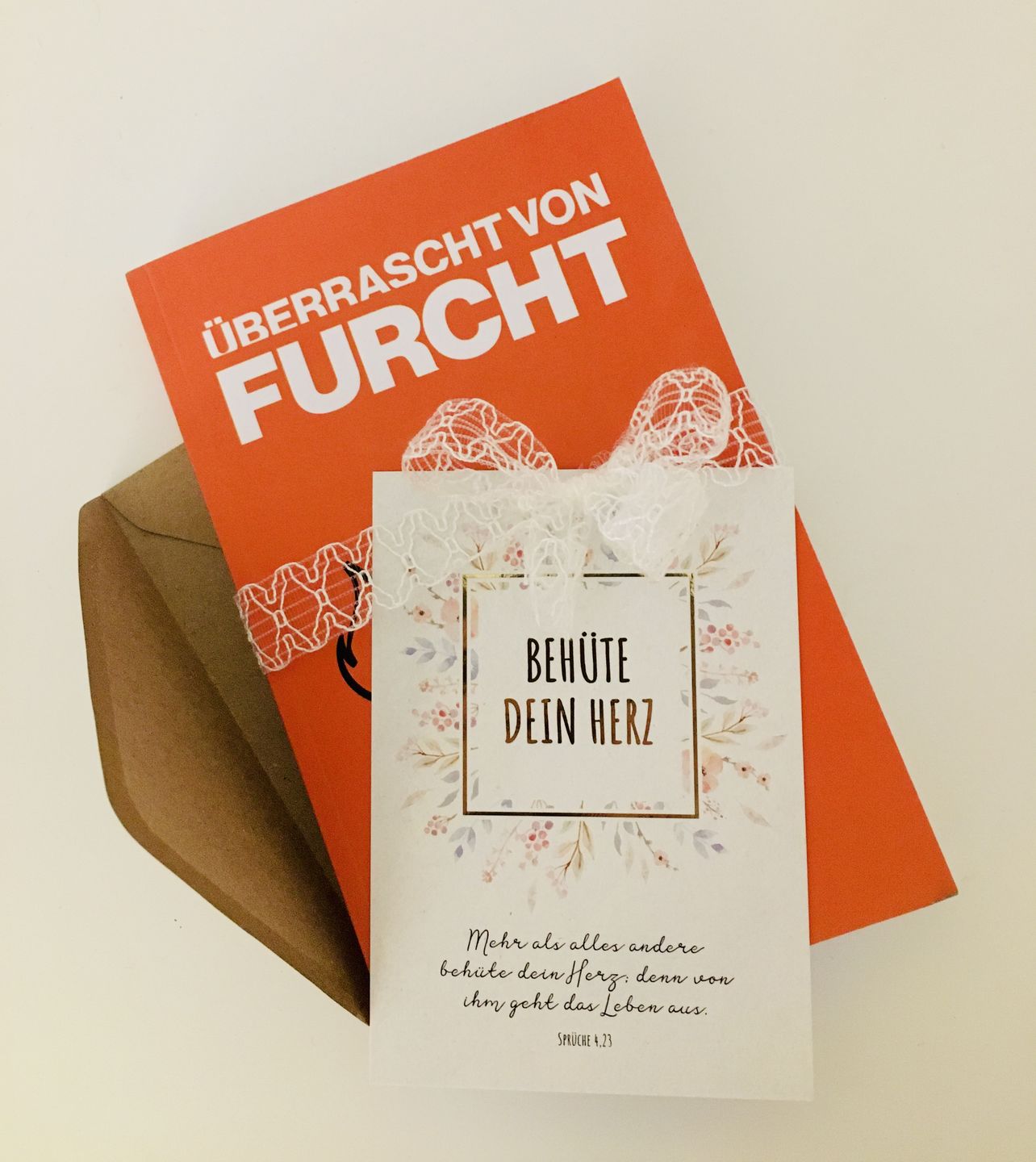 Customer photo review of Postkarte "Behüte dein Herz" mit Bibelvers · A6 · mit Gold veredelt