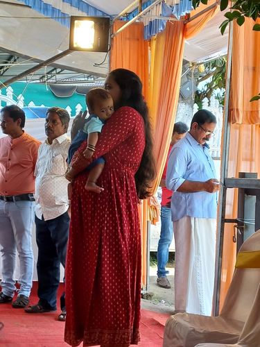 Customer photo review of Red and Gold Festive Maxi