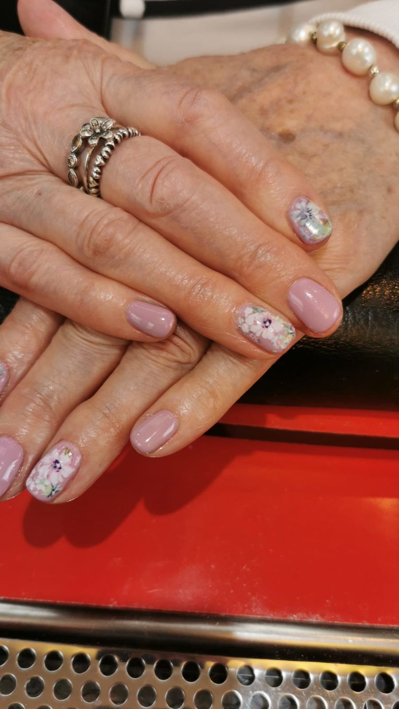 Customer photo review of Semilac Nail Transfer Foil Blooming Flowers 30