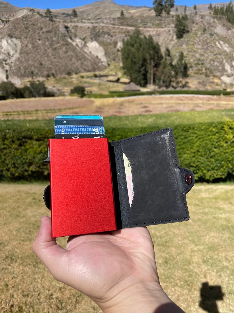 Customer photo review of E-BLACK/RED