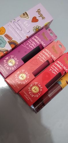Customer photo review of Labial Velvet Viva