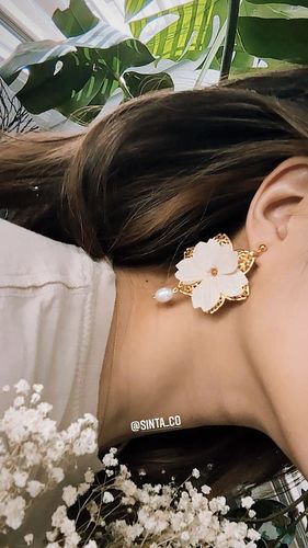 Customer photo review of Margarita Pearl Earrings