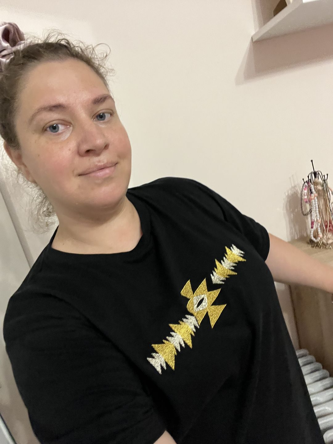 Customer photo review of Тениска бродирана с "златна" шевица "Канатица"