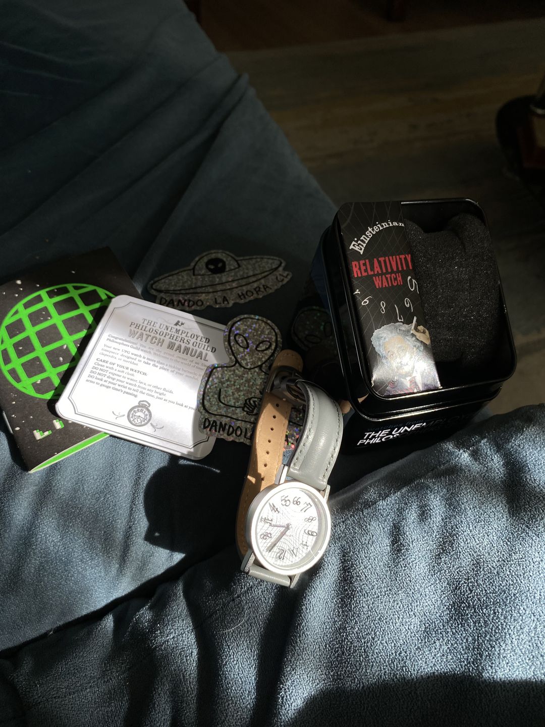 Customer photo review of Reloj Análogo Philosophers Guild Relatividad de Einstein 33 mm