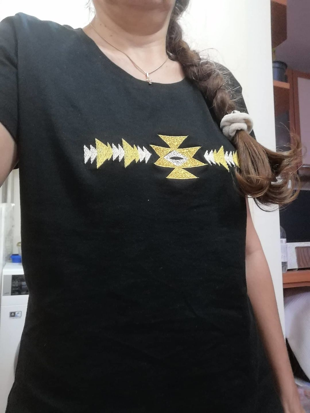 Customer photo review of Дамска тениска бродирана с шевица "Капанска"
