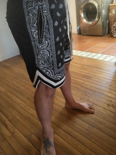 Customer photo review of Size Up Paisley Throwback Zipper Shorts