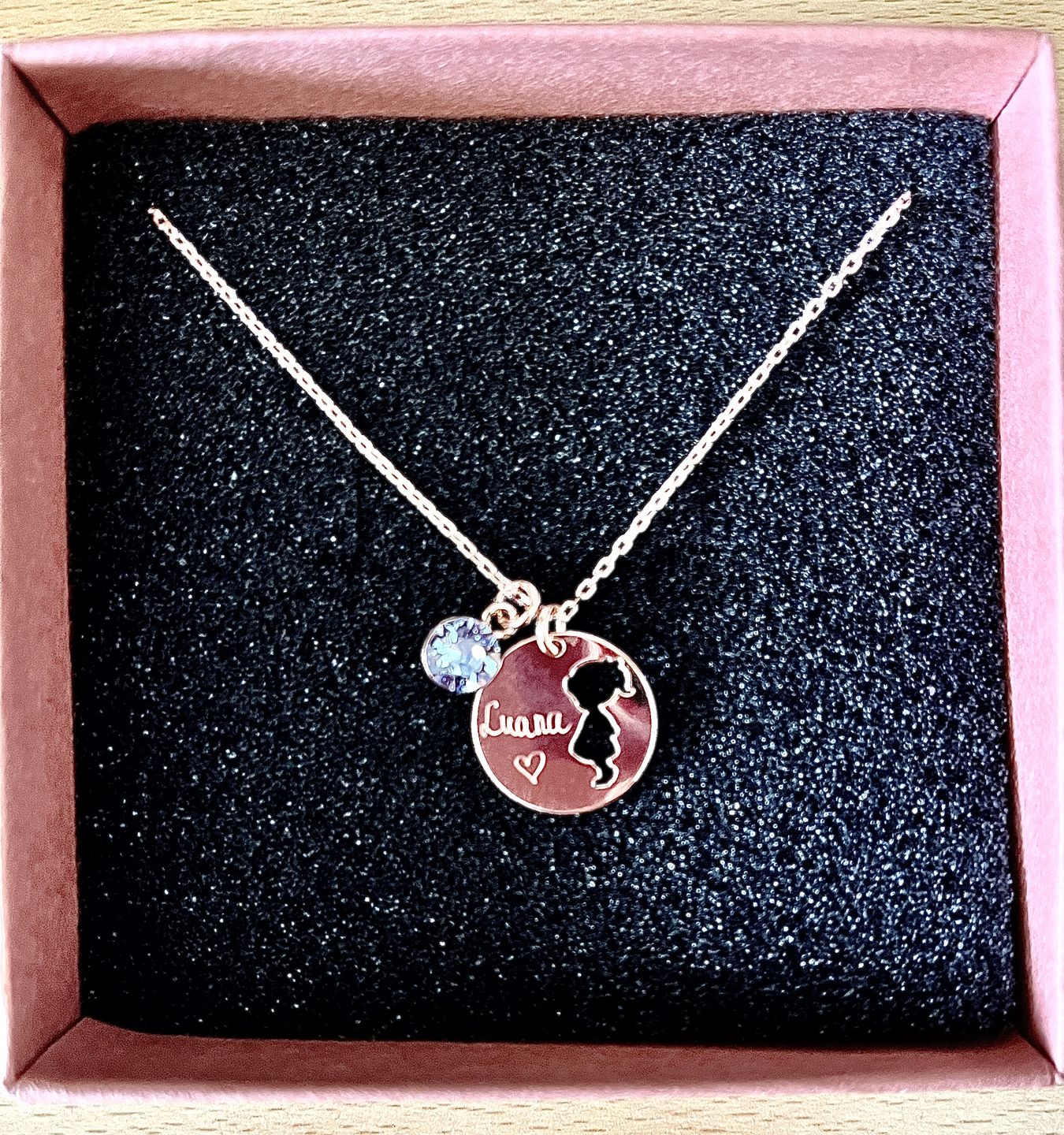 Customer photo review of Halskette mit Geburtsstein und Gravur "Mama"