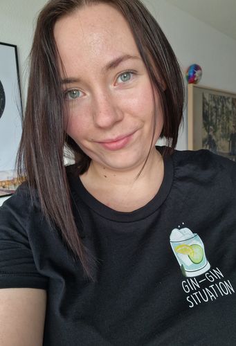 Customer photo review of GIN GIN SITUATION - Premium Shirt Damen