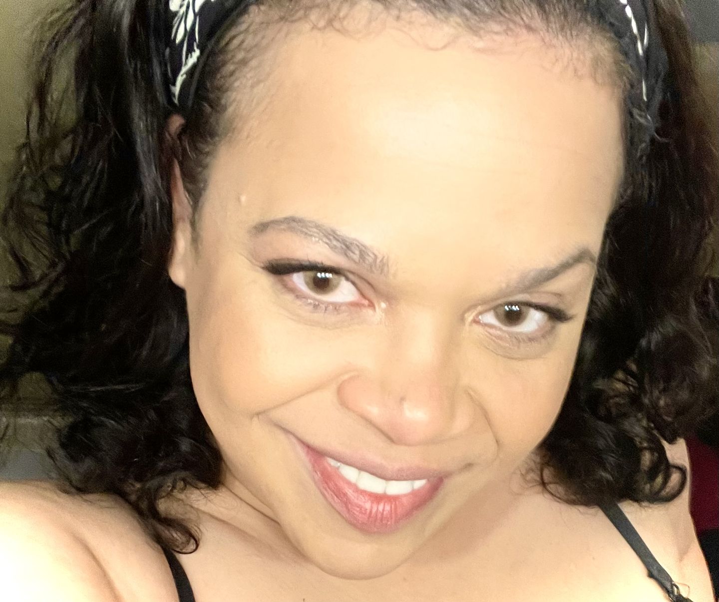 Customer photo review of Hidrocor Ocre Brown Prescription Colored Contact Lenses