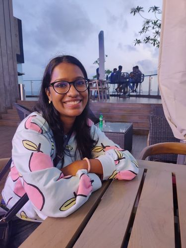 Customer photo review of Pear Belle Balloon Sleeve Pullover