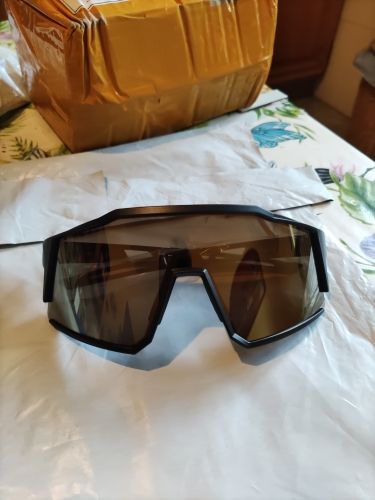 Customer photo review of KE9022 Photochromic Cycling Sunglasses for Men women