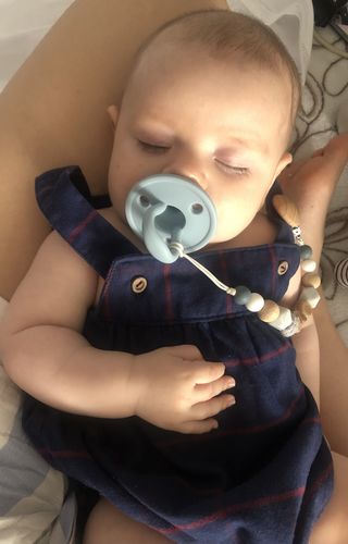 Customer photo review of Chupetero Baby Gris Nenina & Co