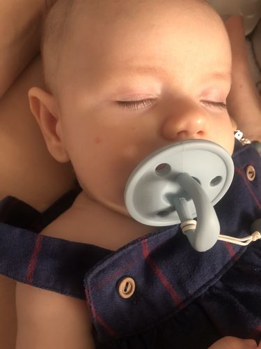 Customer photo review of Chupete Dusty Blue Nenina & Co