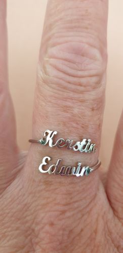 Customer photo review of LOANYA Ring mit zwei personalisierten Namen